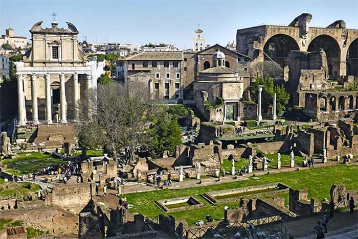 Menyusuri Kota Tua Roma