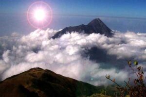 Sunrise di Puncak Gunung Ungaran