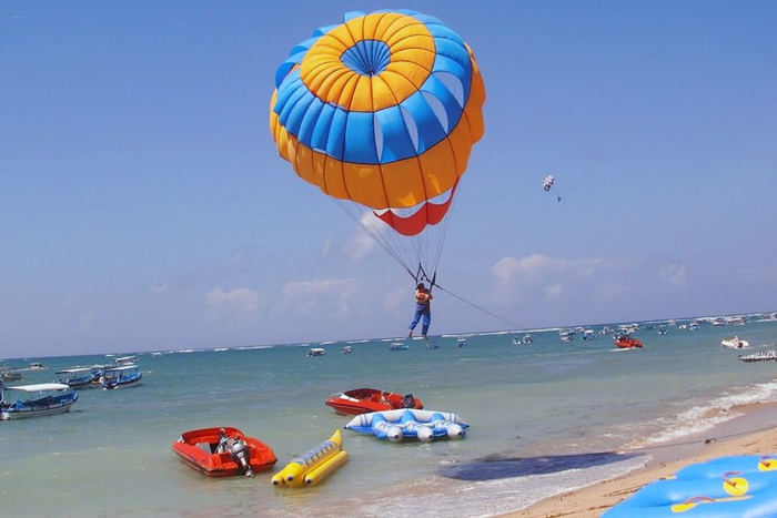 Permainan di Pantai Tanjung Benoa Bali