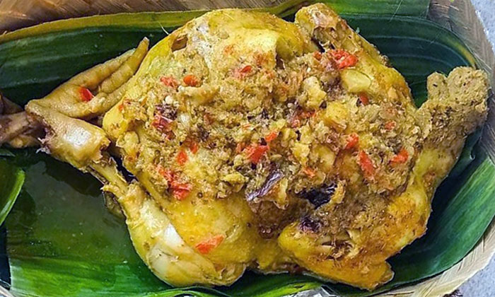ayam betutu bali dengan rempah khas